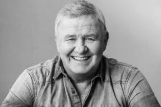 Leon Schuster Net Worth